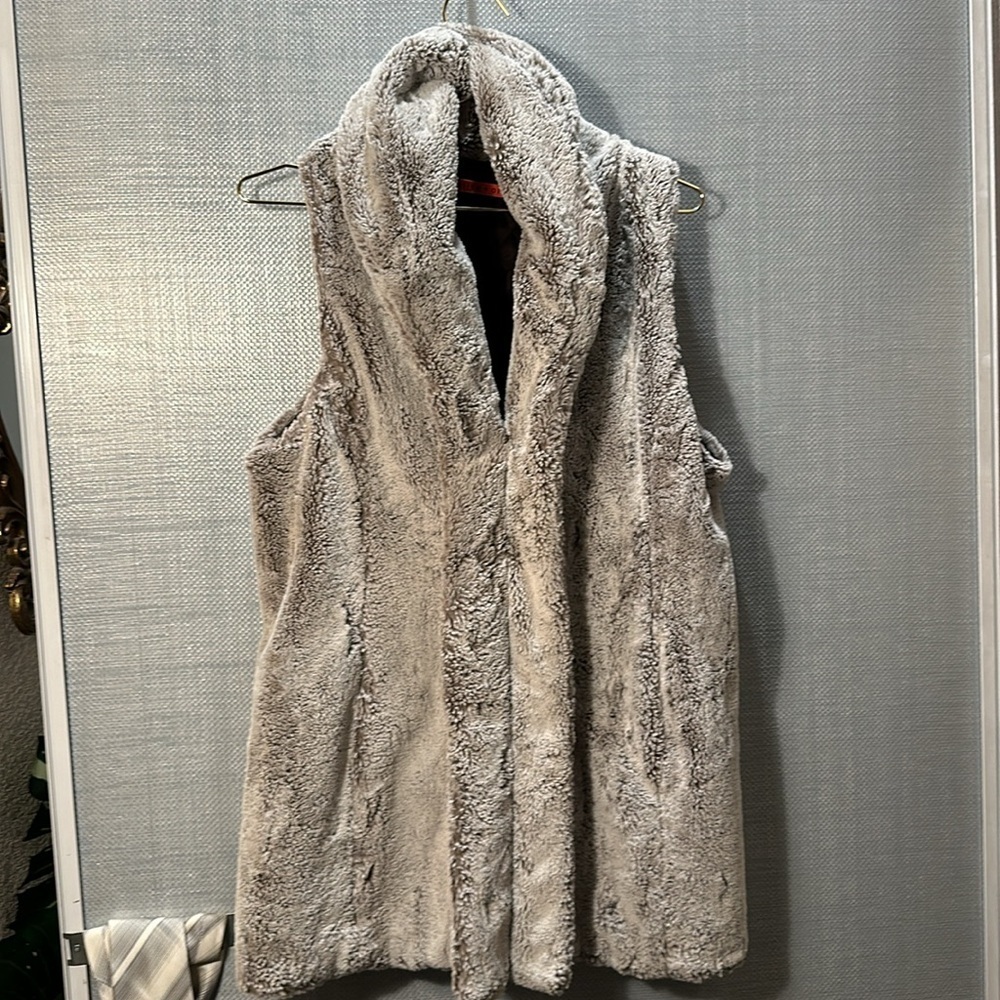 Alice and Olivia Brown White Soft Faux Fur Vest Pockets size M